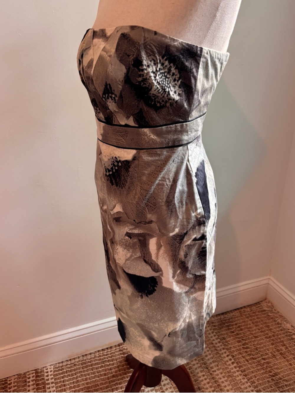 New York & Company Strapless Satin Floral Cocktail Dress Sz 2 Black Ivory Sheath - Picture 3 of 5
